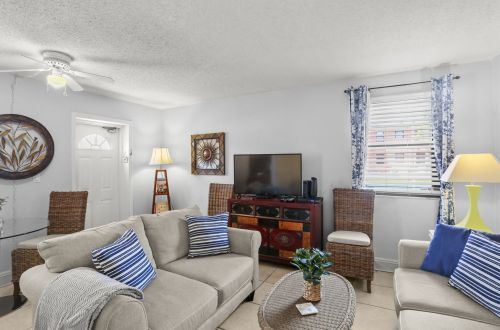 Gulf Winds Resort #404